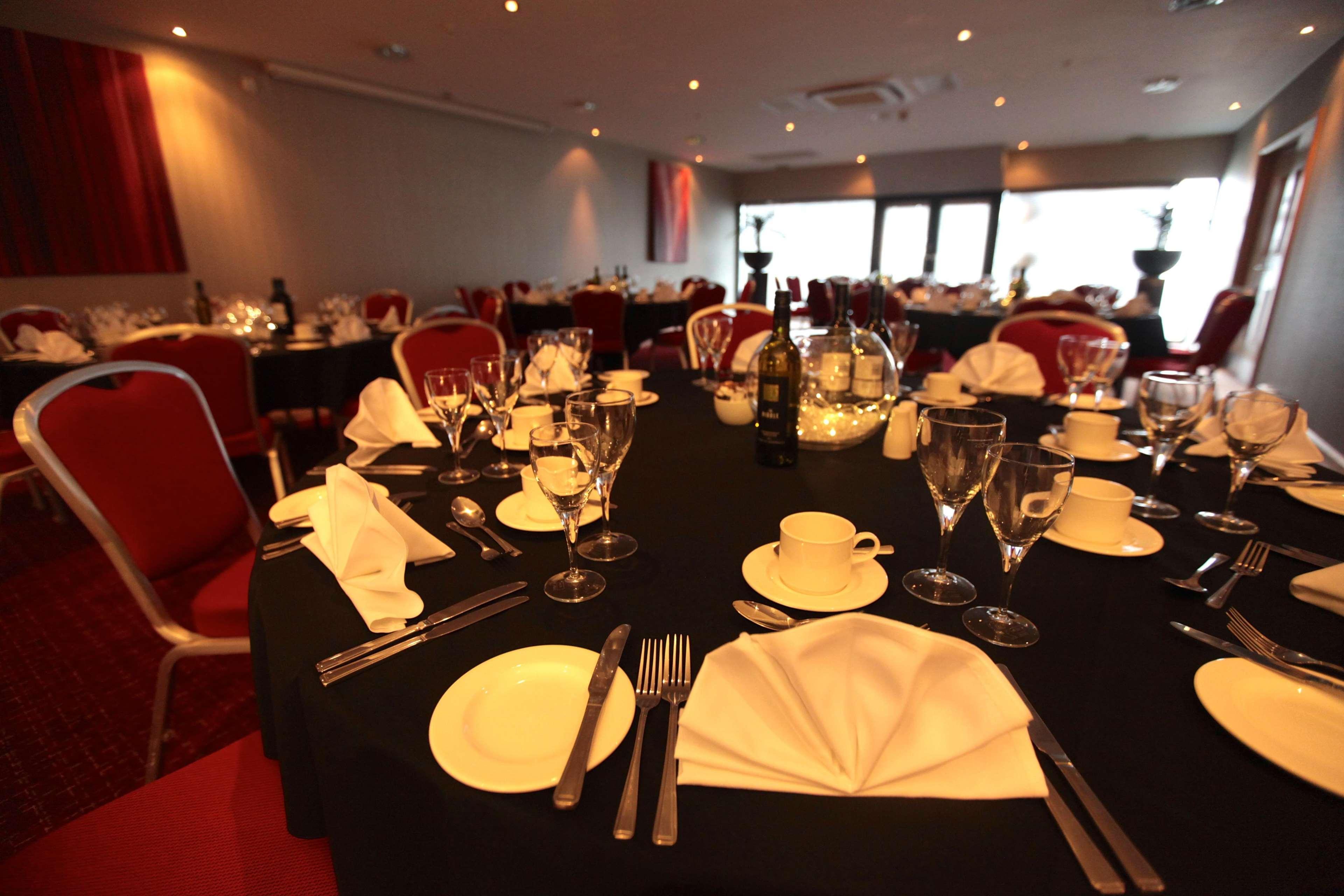 Doubletree By Hilton Milton Keynes Hotel Ngoại thất bức ảnh