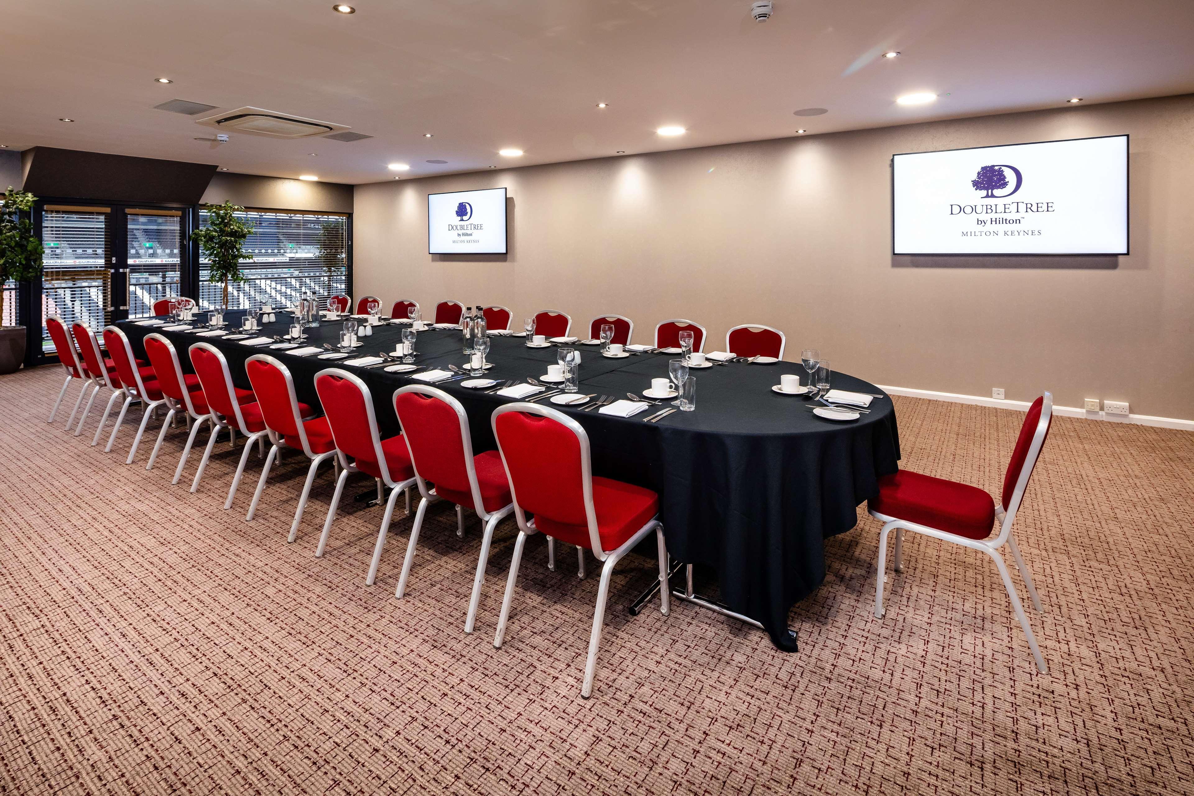 Doubletree By Hilton Milton Keynes Hotel Ngoại thất bức ảnh